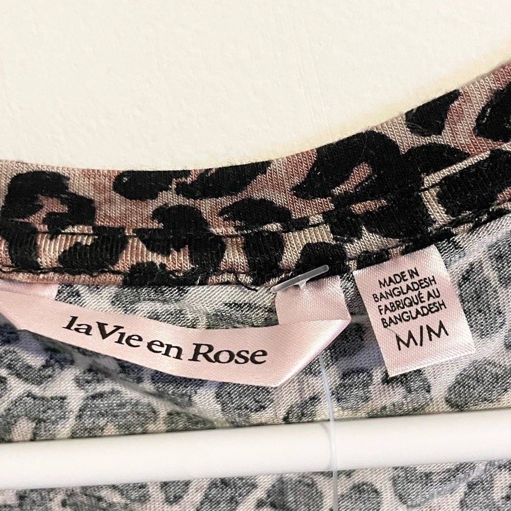 La Vie en rose Sz M  Soft Jersey Long Sleeve Shirt “Love” leopard print - Picture 7 of 7